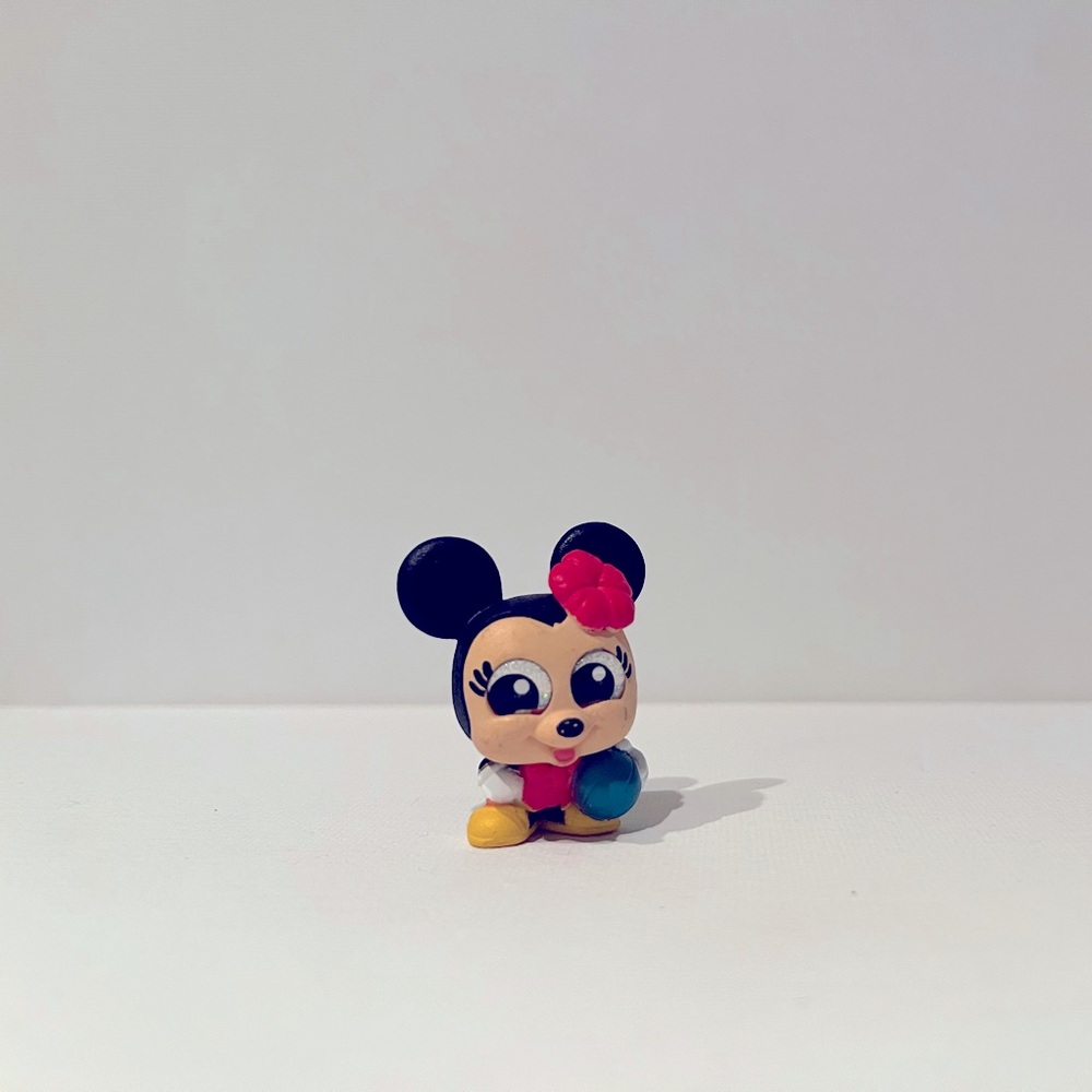 Disney Doorables Let's Go! Series International Getaway Minnie